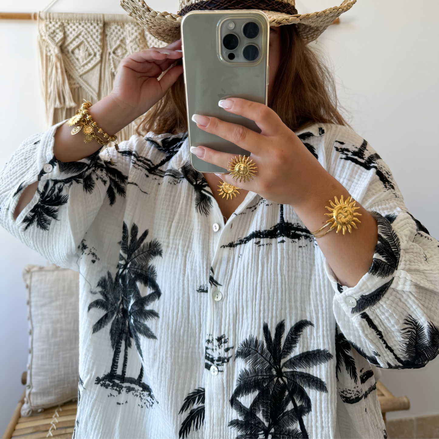 Chemise bohème blanche avec imprimé palmiers noirs