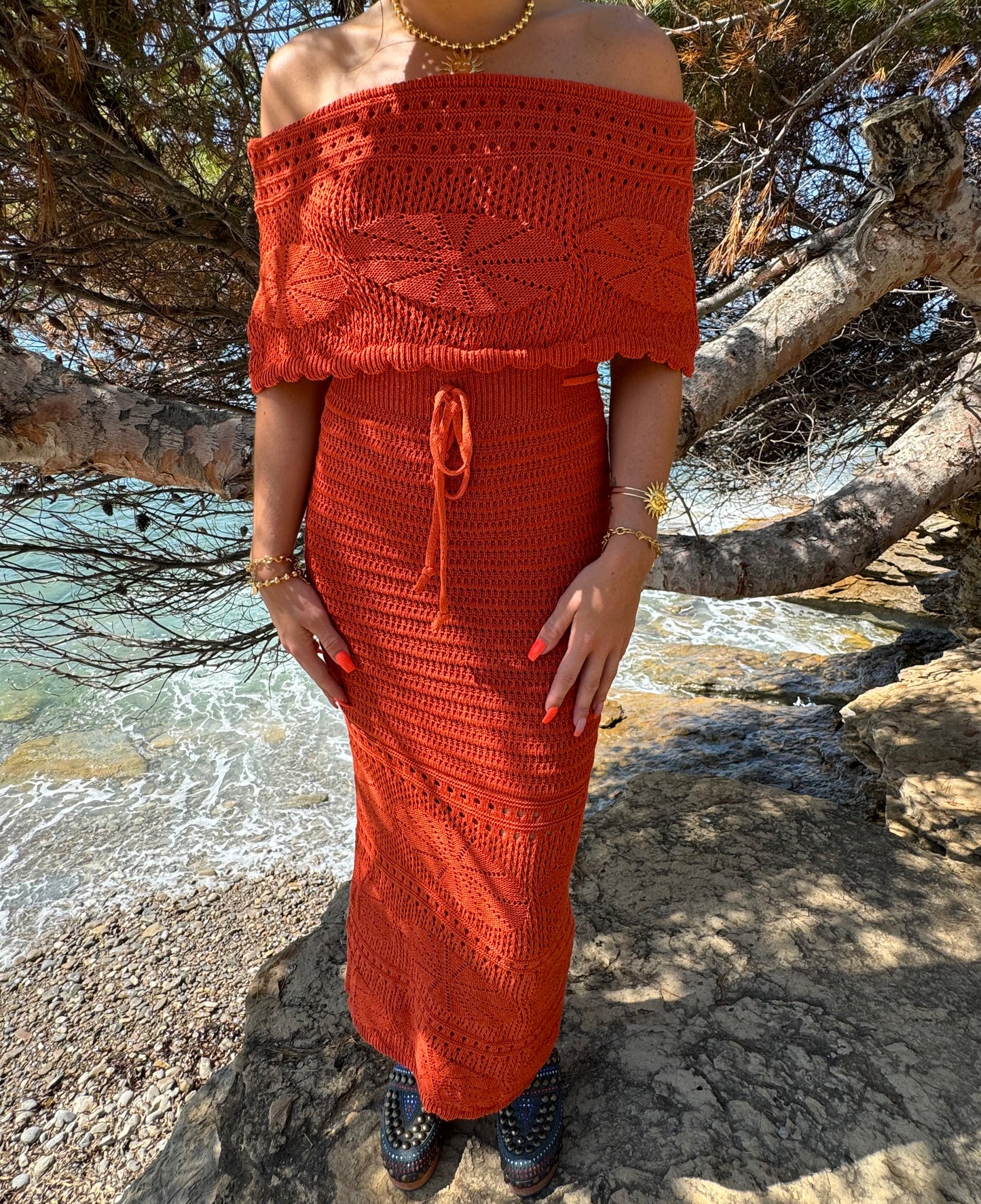 Robe longue bohème tout en crochet couleur brique
